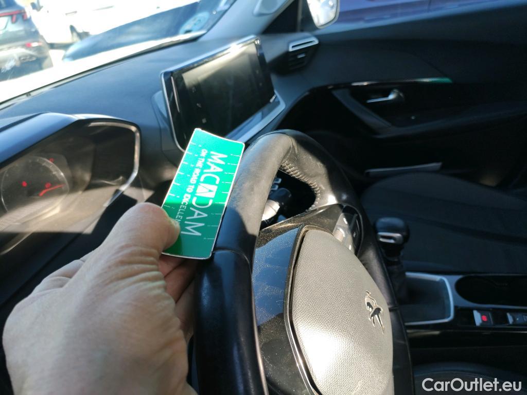  Peugeot  2008 PEUGEOT  / 2019 / 5P / todoterreno Allure Pack BlueHDI 81kW (110CV) (AC) #21