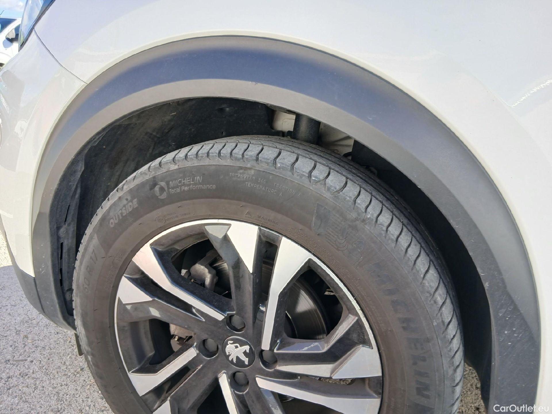  Peugeot  2008 PEUGEOT  / 2019 / 5P / todoterreno Allure Pack Puretech 130 S&S EAT8 (AC) #13