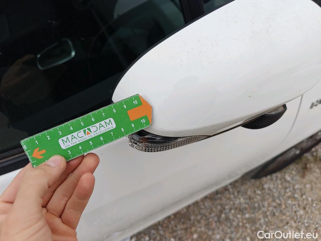  Toyota  Yaris TOYOTA  / 2017 / 5P / berlina con portón 1.5 100H Active Tech #12