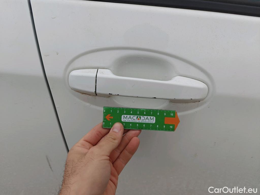  Toyota  Yaris TOYOTA  / 2017 / 5P / berlina con portón 1.5 100H Active Tech #14