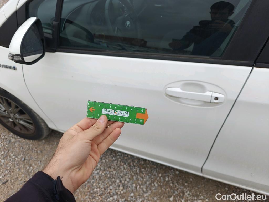  Toyota  Yaris TOYOTA  / 2017 / 5P / berlina con portón 1.5 100H Active Tech #19