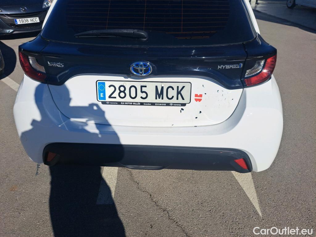  Toyota  Yaris TOYOTA  / 2020 / 5P / berlina con portón 1.5 120H Business Plus #6