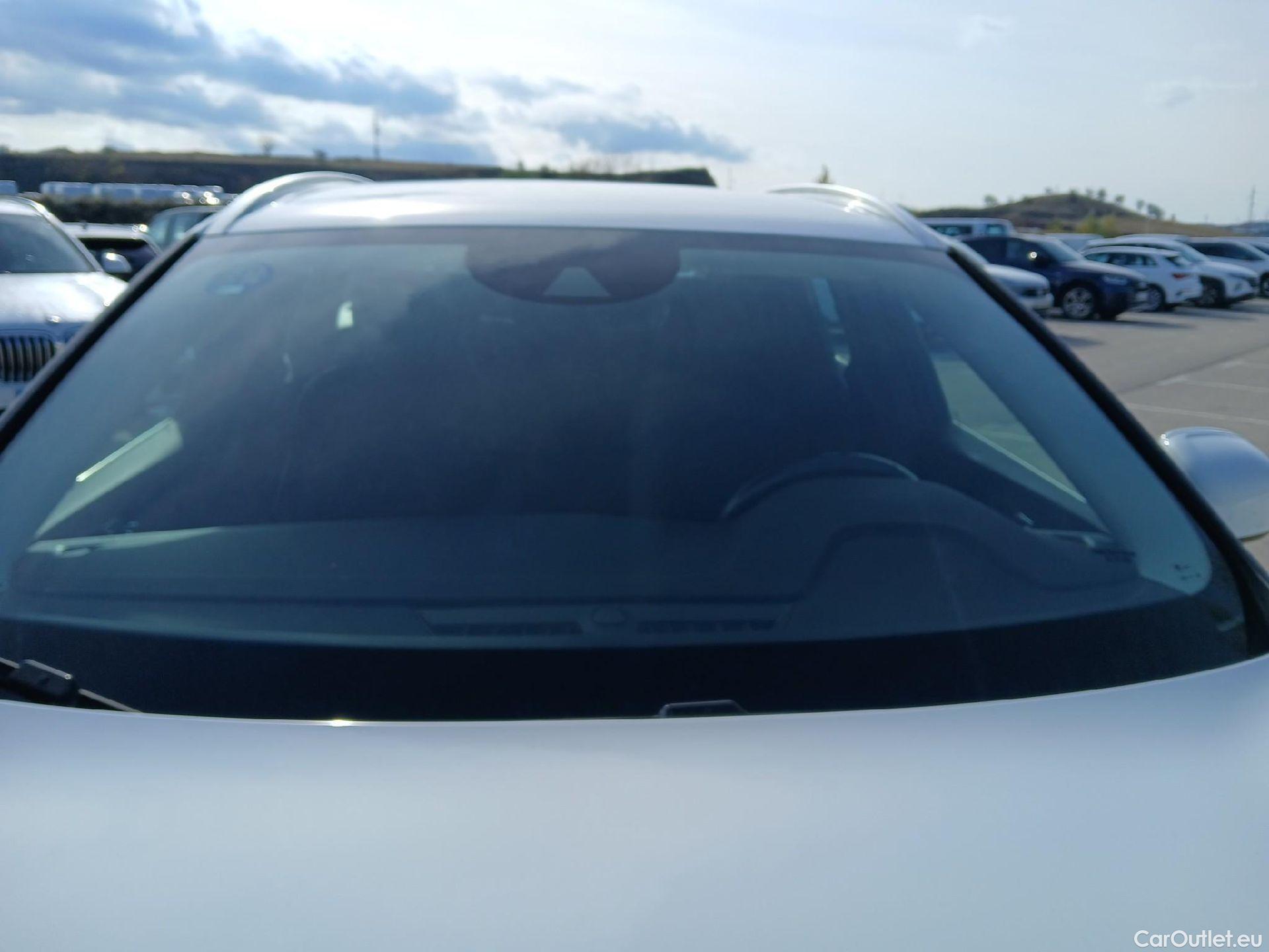  Volvo  XC60 VOLVO  / 2017 / 5P / todoterreno 2.0 B4 D Momentum Pro Auto #16