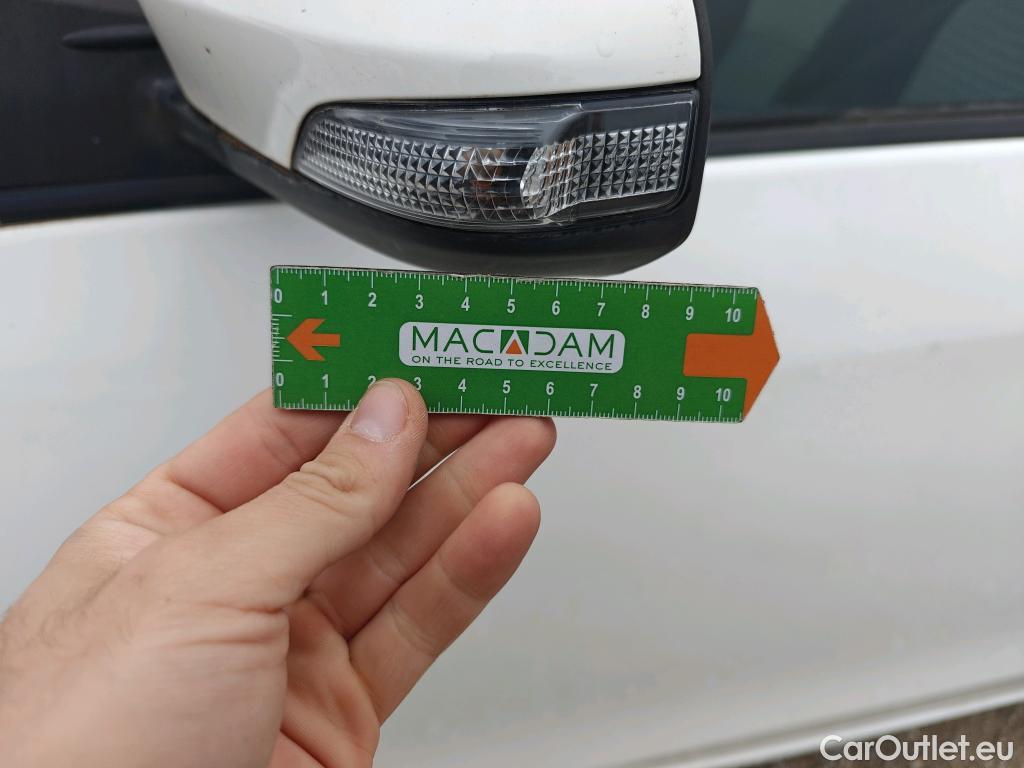  Toyota  Yaris TOYOTA  / 2017 / 5P / berlina con portón 1.5 100H Active Tech #17