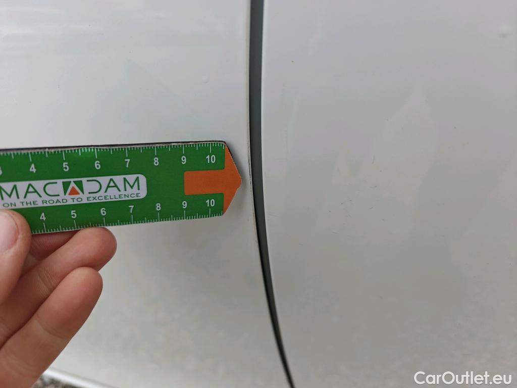  Toyota  Yaris TOYOTA  / 2017 / 5P / berlina con portón 1.5 100H Active Tech #20