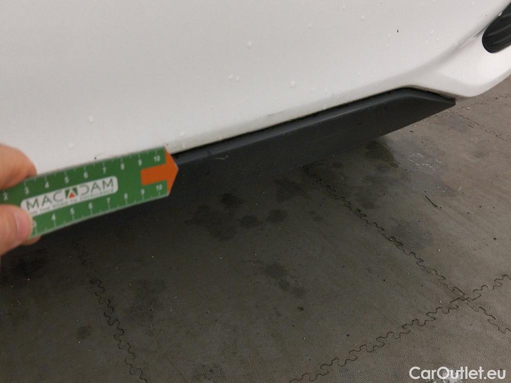  Toyota  Yaris TOYOTA  / 2017 / 5P / berlina con portón 1.5 100H Active #10