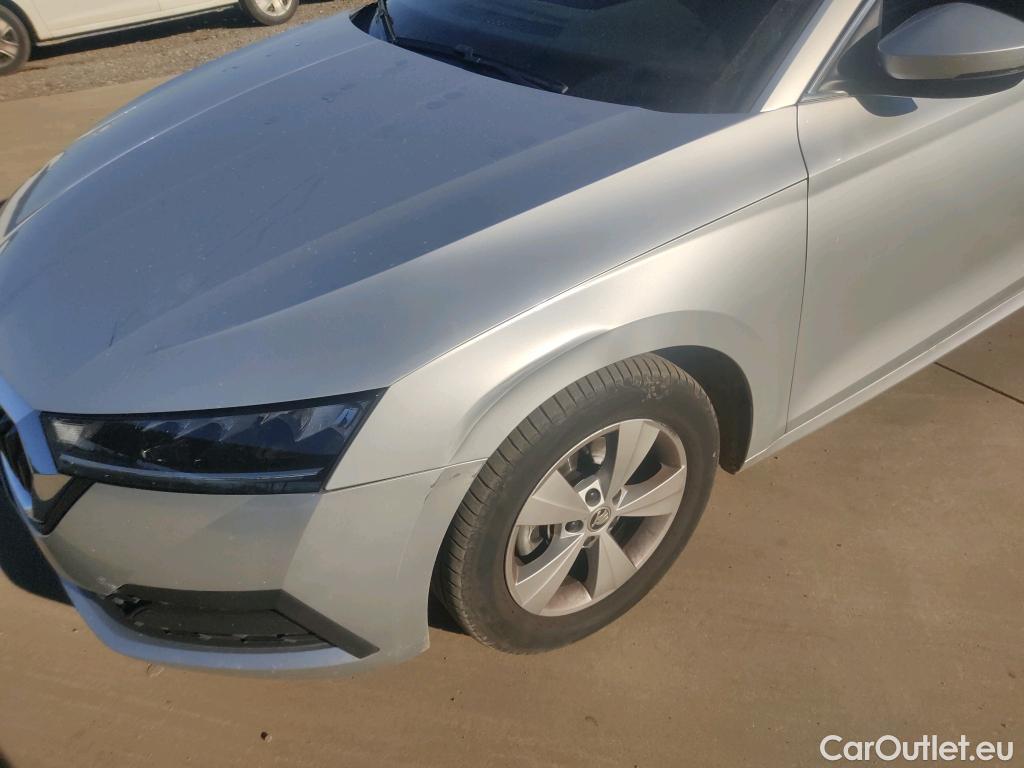  Skoda  Octavia SKODA  / 2020 / 5P / familiar Combi 2.0 TDI 110kW(150CV) DSG Ambition #1