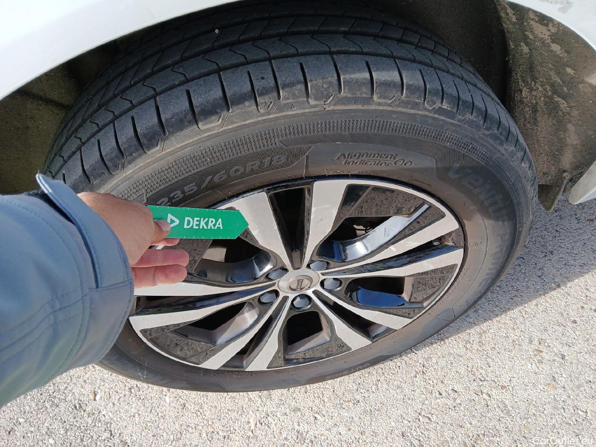  Volvo  XC60 VOLVO  / 2017 / 5P / todoterreno 2.0 B4 D Momentum Pro Auto #10