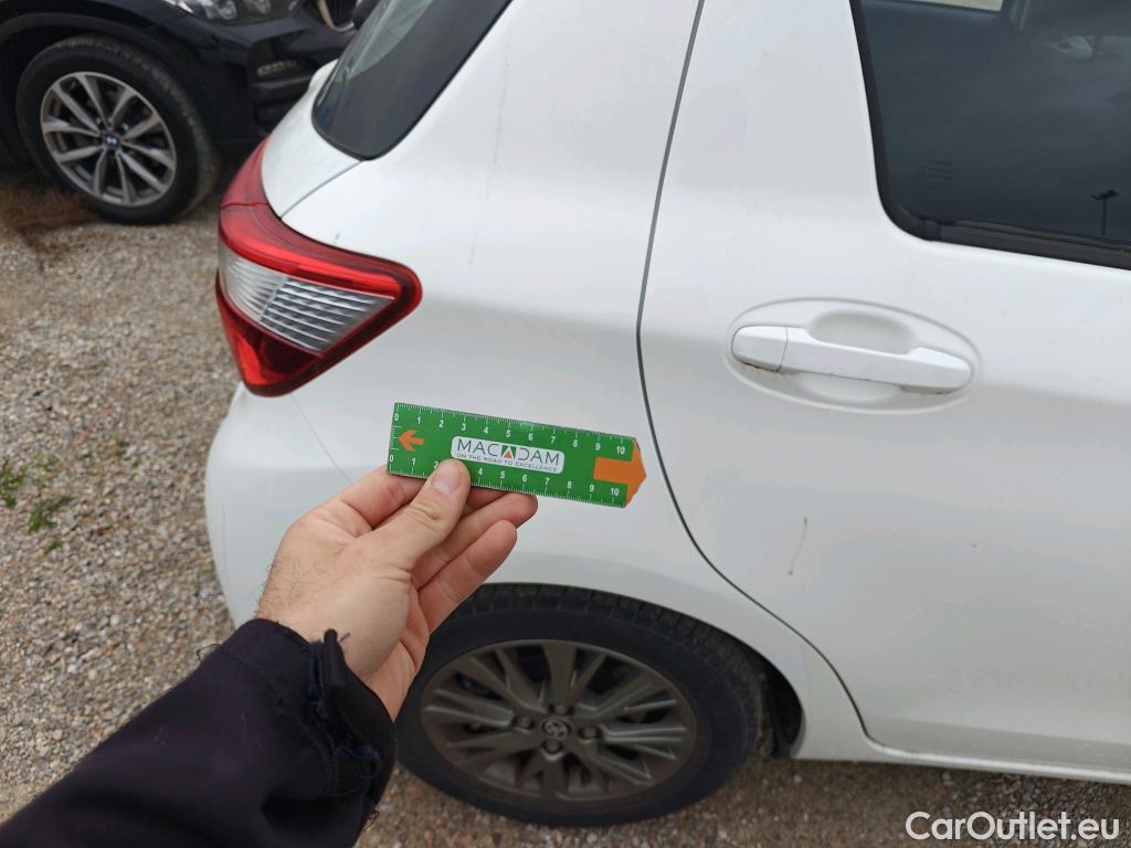  Toyota  Yaris TOYOTA  / 2017 / 5P / berlina con portón 1.5 100H Active Tech #26