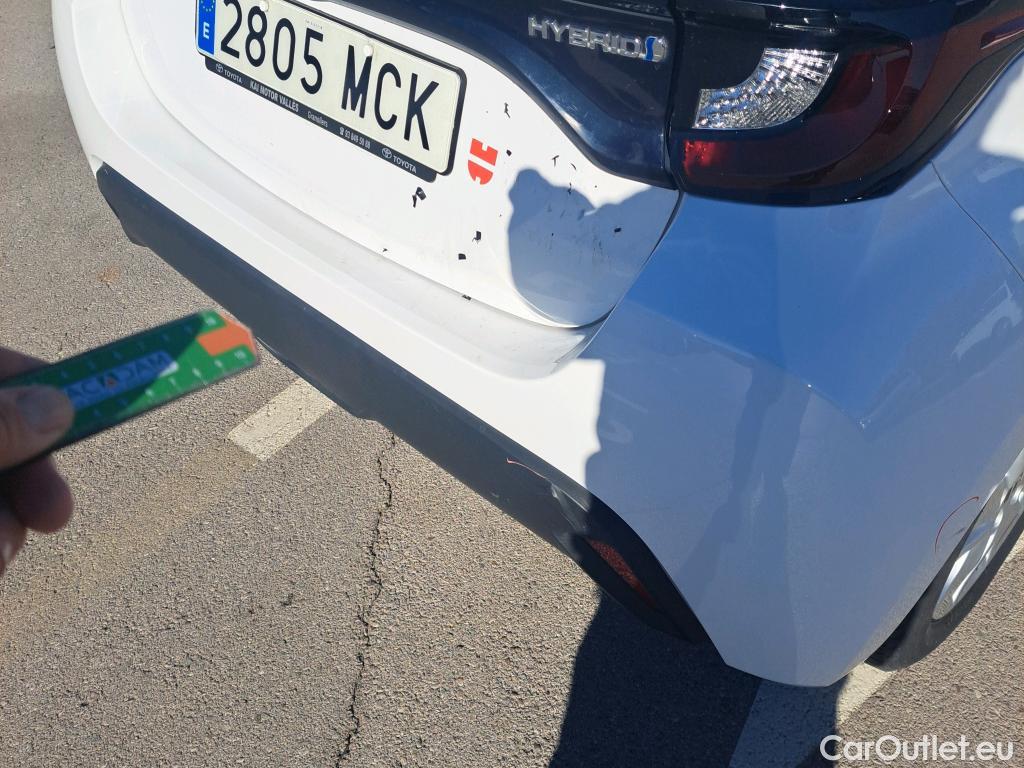  Toyota  Yaris TOYOTA  / 2020 / 5P / berlina con portón 1.5 120H Business Plus #13