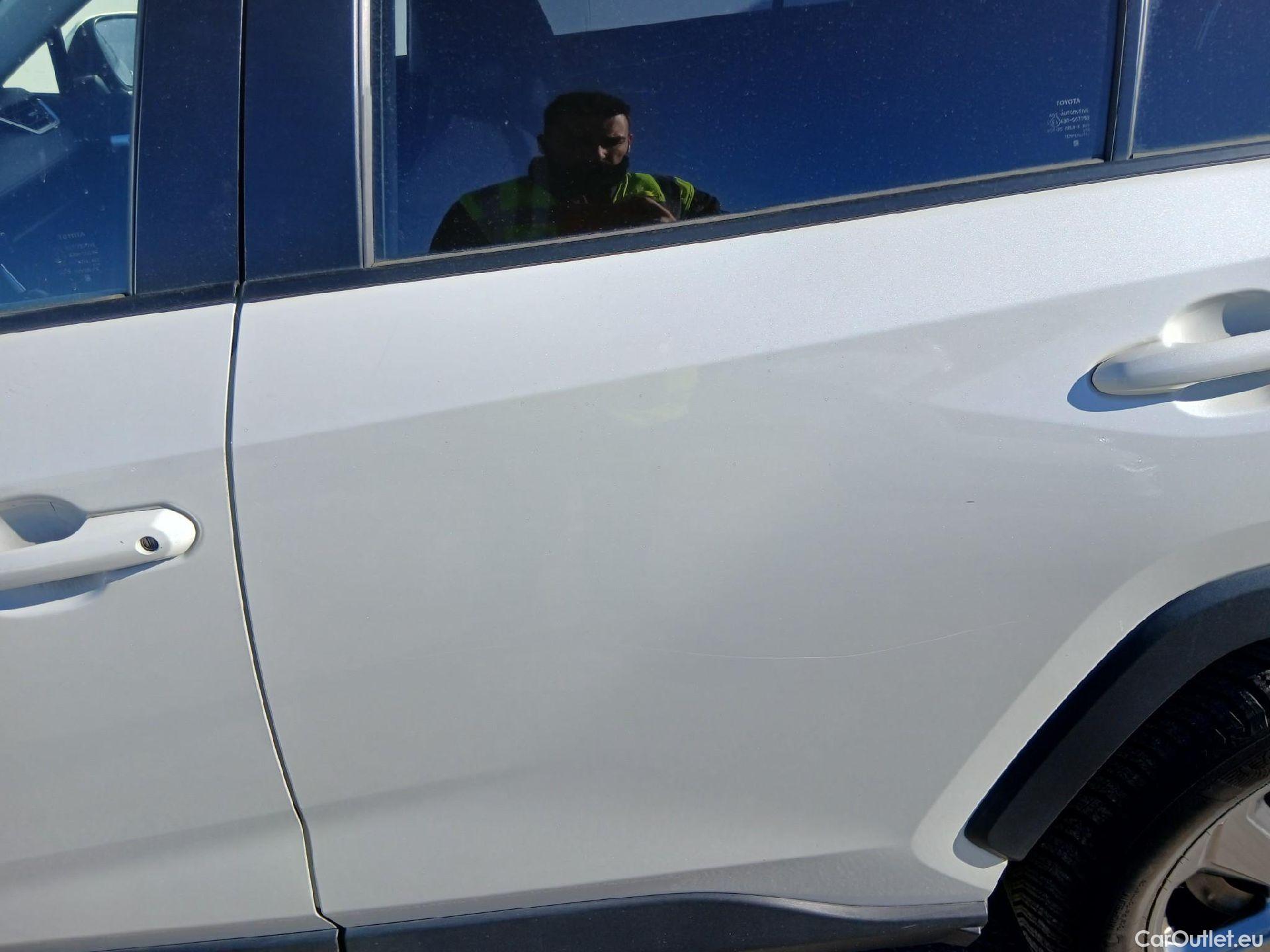  Toyota  RAV4 TOYOTA  / 2018 / 5P / todoterreno 2.5l 220H Advance #9