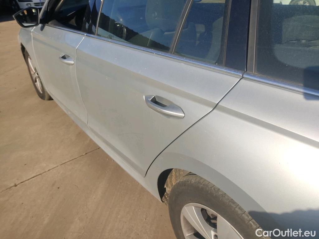  Skoda  Octavia SKODA  / 2020 / 5P / familiar Combi 2.0 TDI 110kW(150CV) DSG Ambition #31