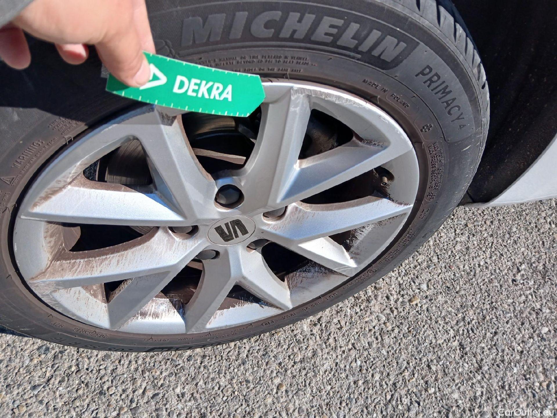  Land Rover  Discovery SEAT Nuevo León / 2020 / 5P / berlina con portón 2.0 TDI 85kW S&S Style Go (AC3) #22