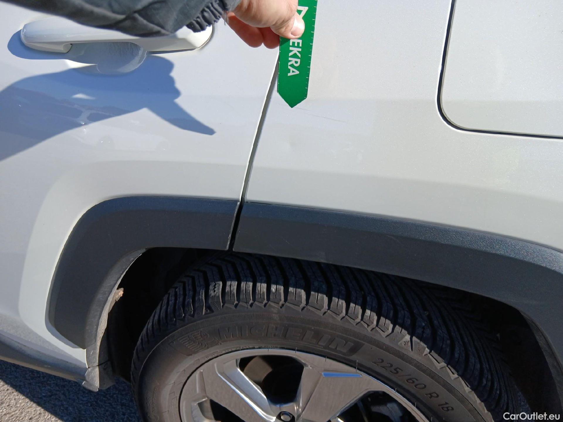  Toyota  RAV4 TOYOTA  / 2018 / 5P / todoterreno 2.5l 220H Advance #10