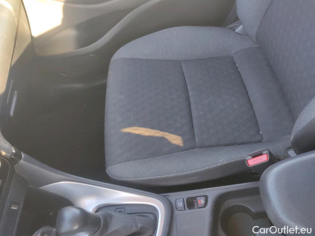  Toyota  Yaris TOYOTA  / 2020 / 5P / berlina con portón 1.5 120H Business Plus #11