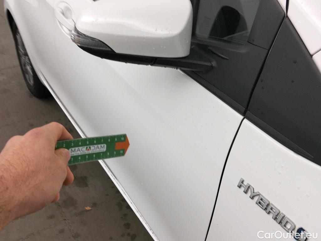  Toyota  Yaris TOYOTA  / 2017 / 5P / berlina con portón 1.5 100H Active #6