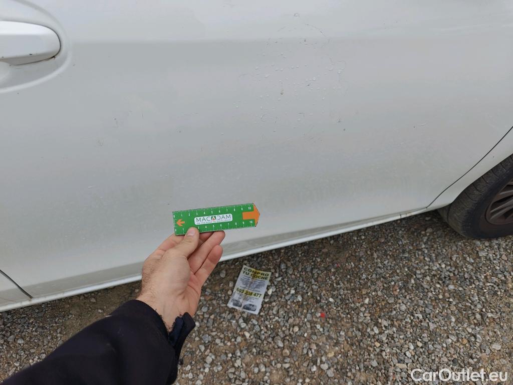  Toyota  Yaris TOYOTA  / 2017 / 5P / berlina con portón 1.5 100H Active Tech #5