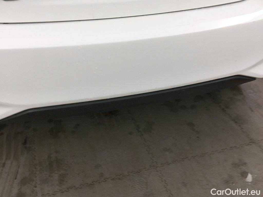  Toyota  Yaris TOYOTA  / 2017 / 5P / berlina con portón 1.5 100H Active #9