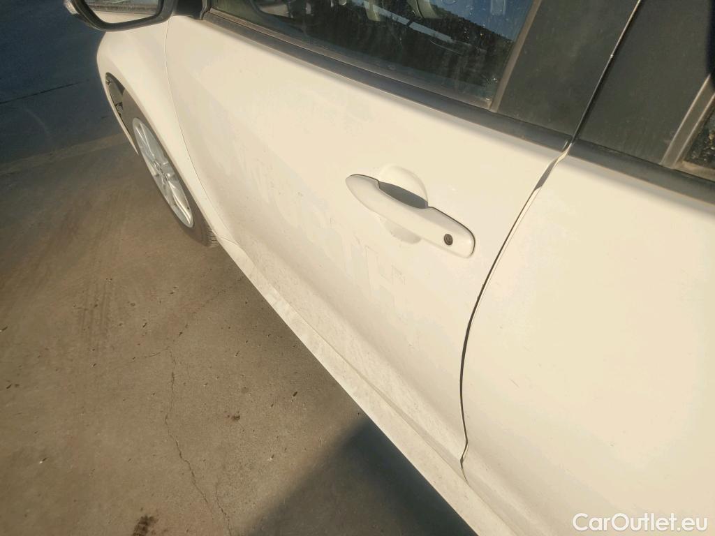  Toyota  Yaris TOYOTA  / 2020 / 5P / berlina con portón 1.5 120H Business Plus #14