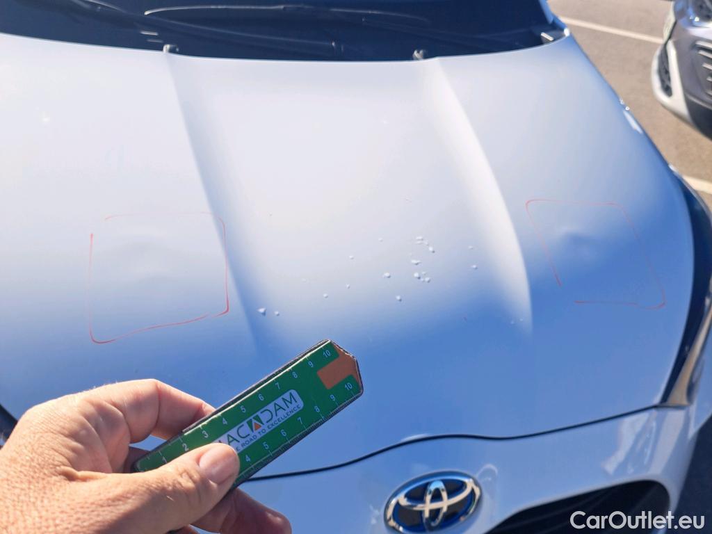  Toyota  Yaris TOYOTA  / 2020 / 5P / berlina con portón 1.5 120H Business Plus #1