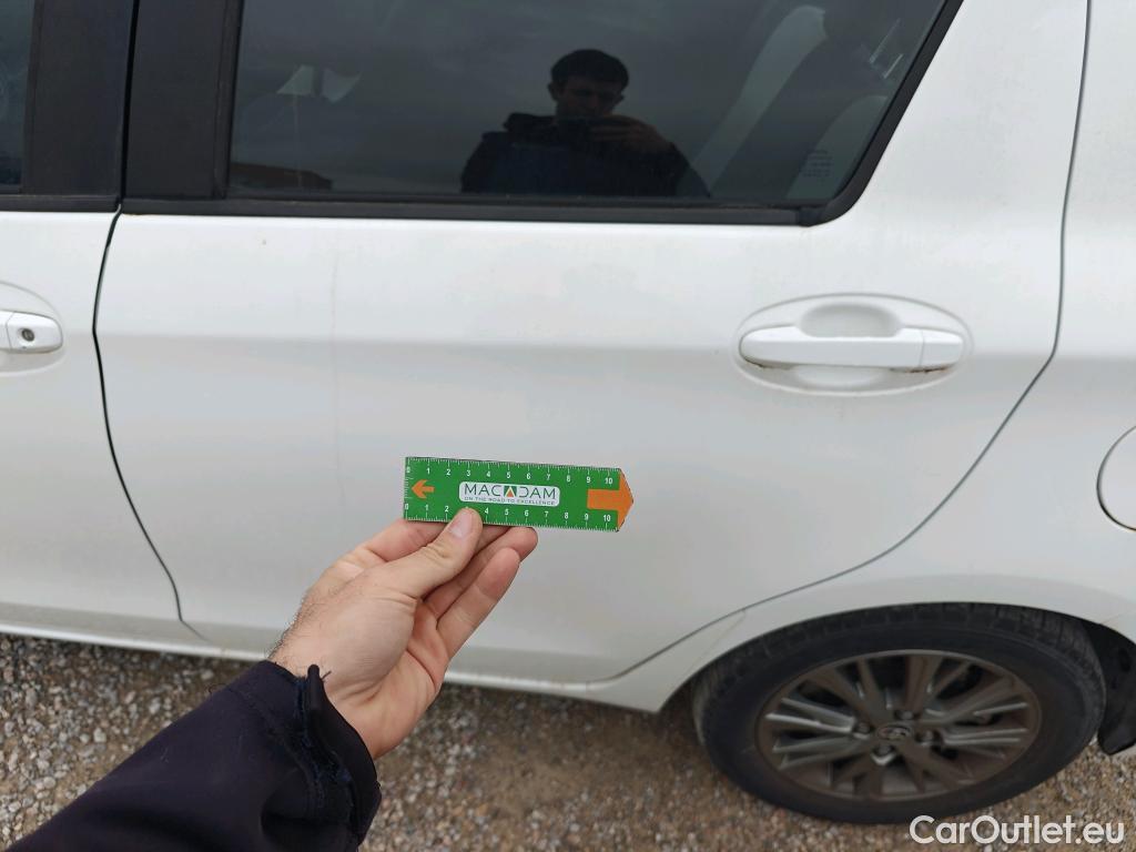  Toyota  Yaris TOYOTA  / 2017 / 5P / berlina con portón 1.5 100H Active Tech #22