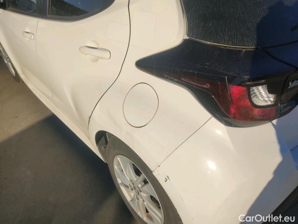  Toyota  Yaris TOYOTA  / 2020 / 5P / berlina con portón 1.5 120H Business Plus #1