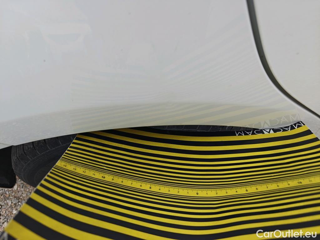  Toyota  Yaris TOYOTA  / 2017 / 5P / berlina con portón 1.5 100H Active Tech #27