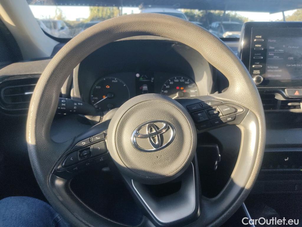  Toyota  Yaris TOYOTA  / 2020 / 5P / berlina con portón 1.5 120H Business Plus #6