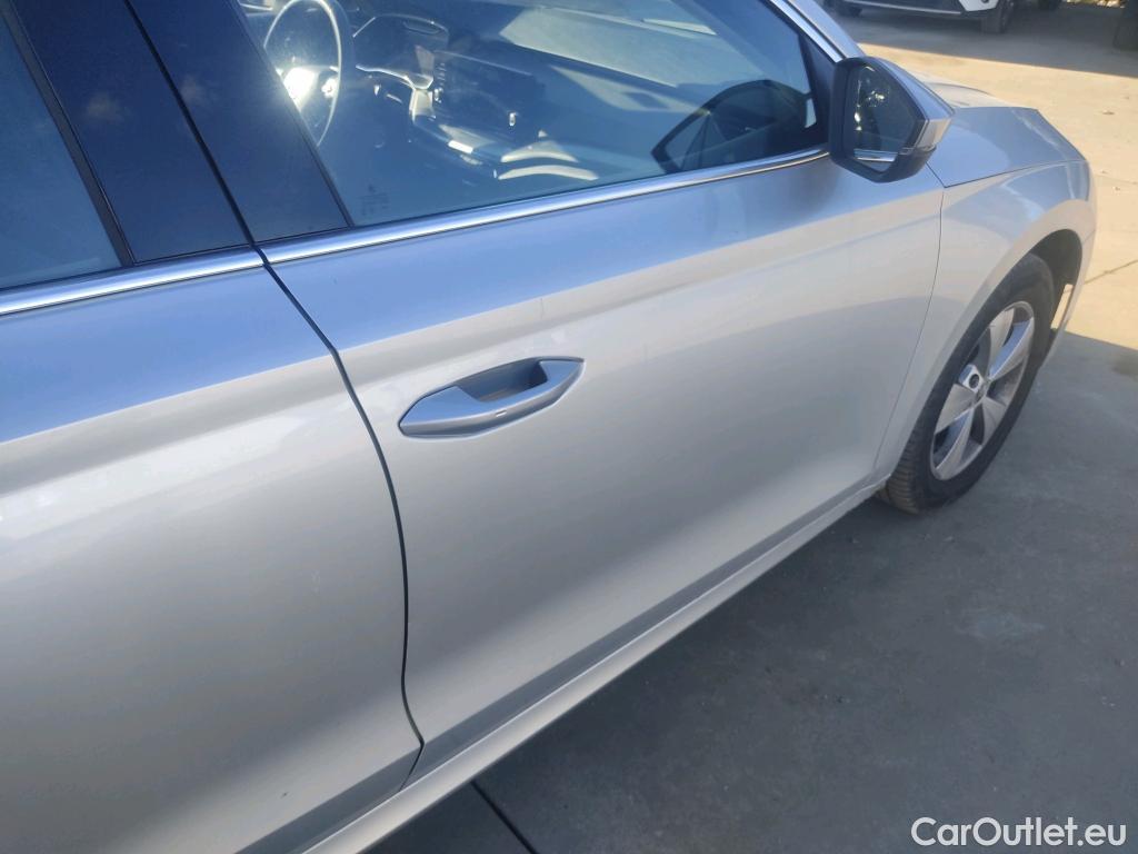  Skoda  Octavia SKODA  / 2020 / 5P / familiar Combi 2.0 TDI 110kW(150CV) DSG Ambition #18