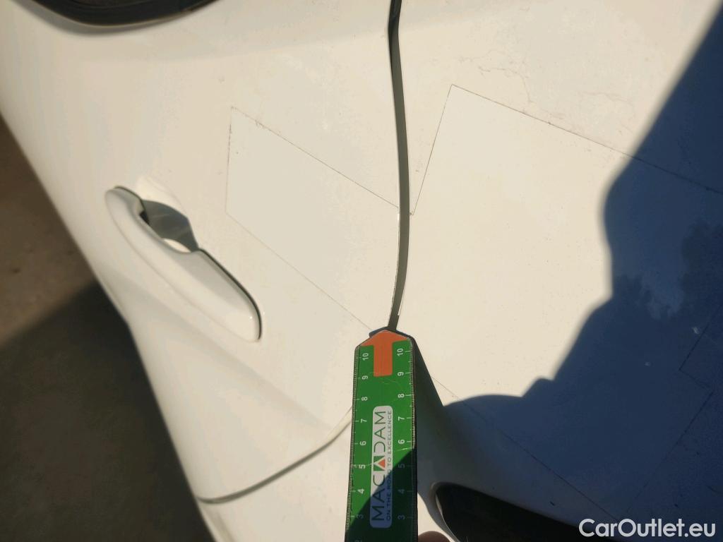  Toyota  Yaris TOYOTA  / 2020 / 5P / berlina con portón 1.5 120H Business Plus #13