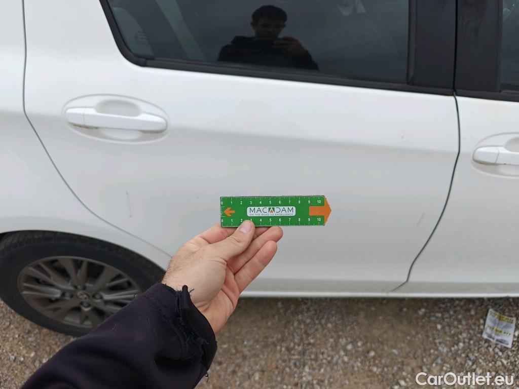  Toyota  Yaris TOYOTA  / 2017 / 5P / berlina con portón 1.5 100H Active Tech #28