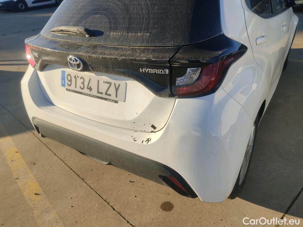  Toyota  Yaris TOYOTA  / 2020 / 5P / berlina con portón 1.5 120H Business Plus #3