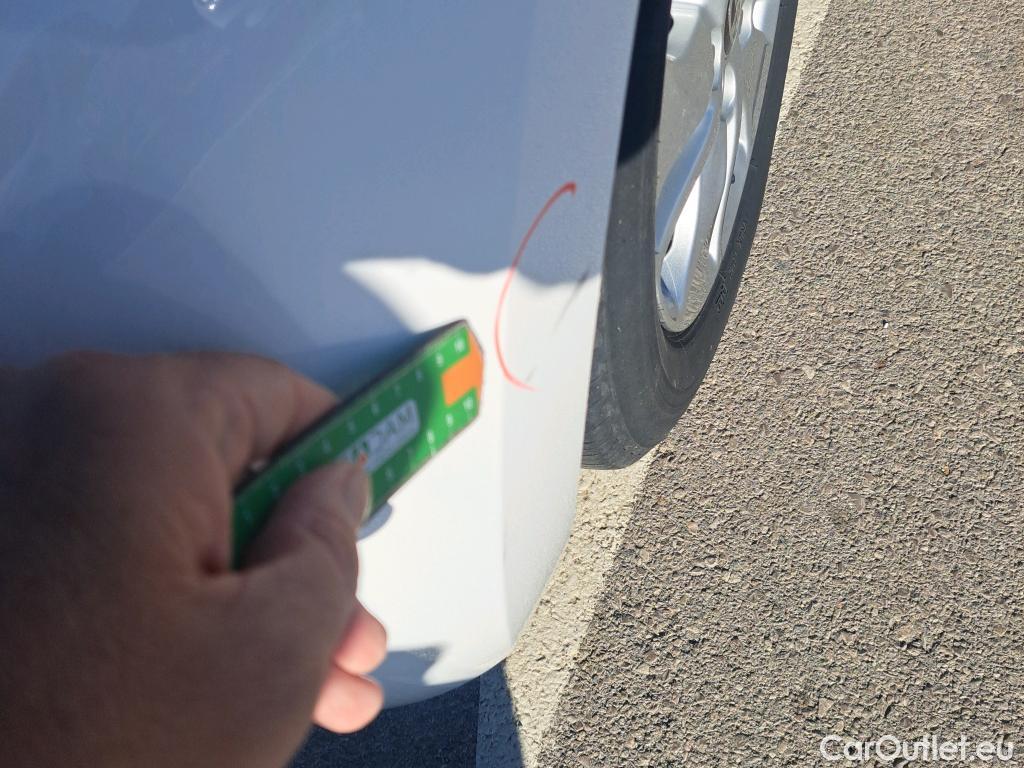  Toyota  Yaris TOYOTA  / 2020 / 5P / berlina con portón 1.5 120H Business Plus #14