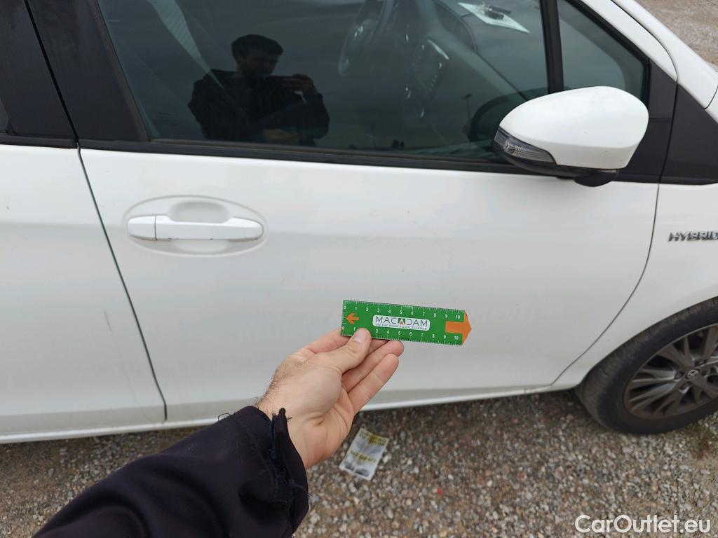  Toyota  Yaris TOYOTA  / 2017 / 5P / berlina con portón 1.5 100H Active Tech #30