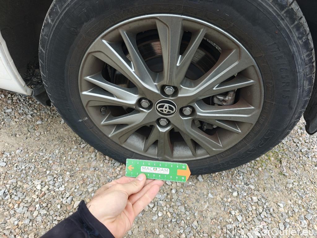  Toyota  Yaris TOYOTA  / 2017 / 5P / berlina con portón 1.5 100H Active Tech #24