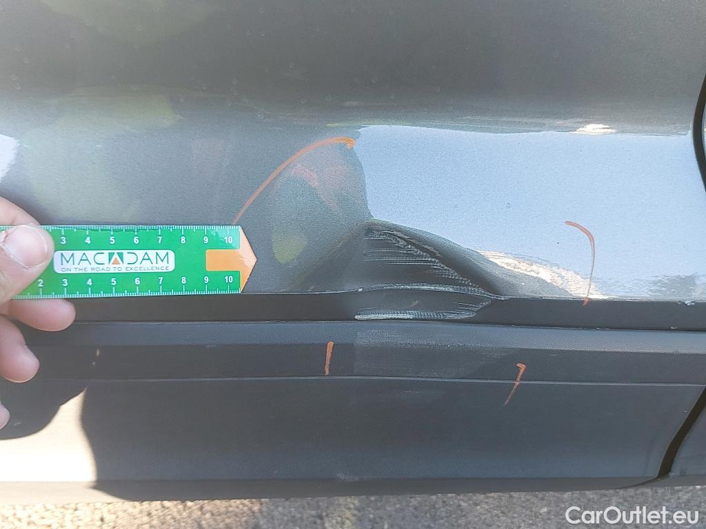  Volkswagen  T-ROC VOLKSWAGEN  / 2017 / 5P / todoterreno Advance 2.0 TDI 110kW (150CV) DSG (AC2) #3