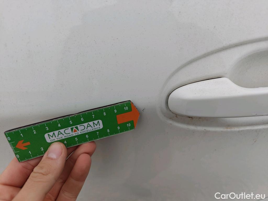  Toyota  Yaris TOYOTA  / 2017 / 5P / berlina con portón 1.5 100H Active Tech #23