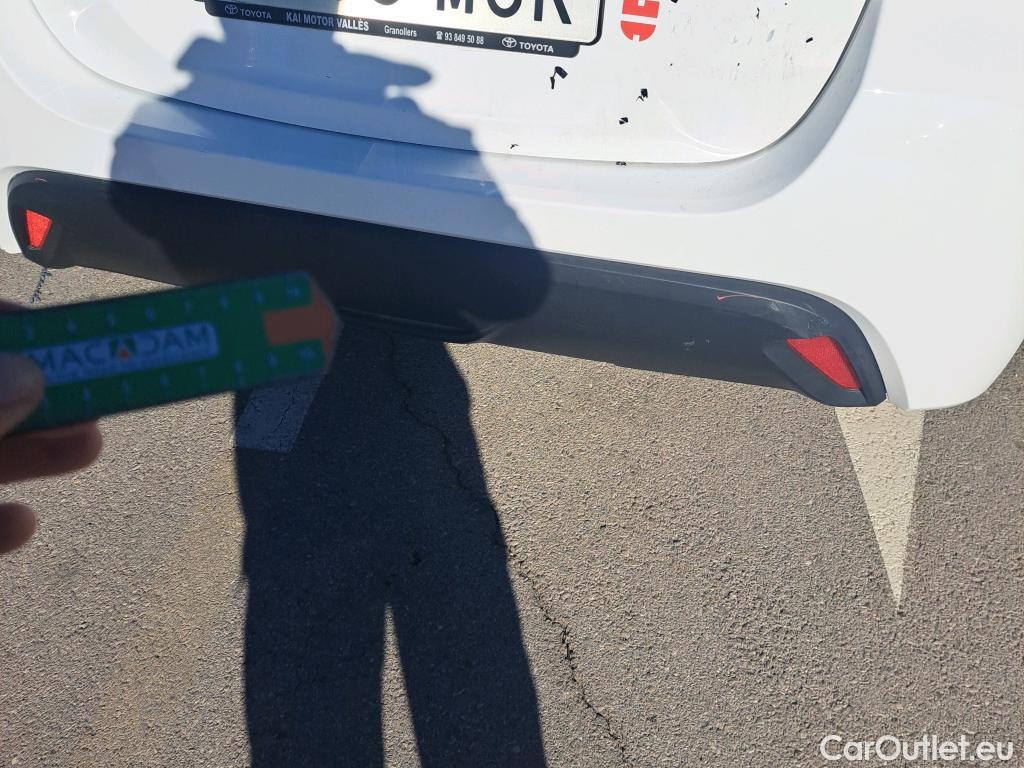  Toyota  Yaris TOYOTA  / 2020 / 5P / berlina con portón 1.5 120H Business Plus #18