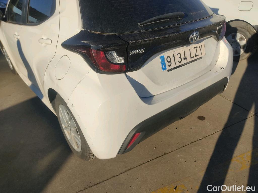  Toyota  Yaris TOYOTA  / 2020 / 5P / berlina con portón 1.5 120H Business Plus #8