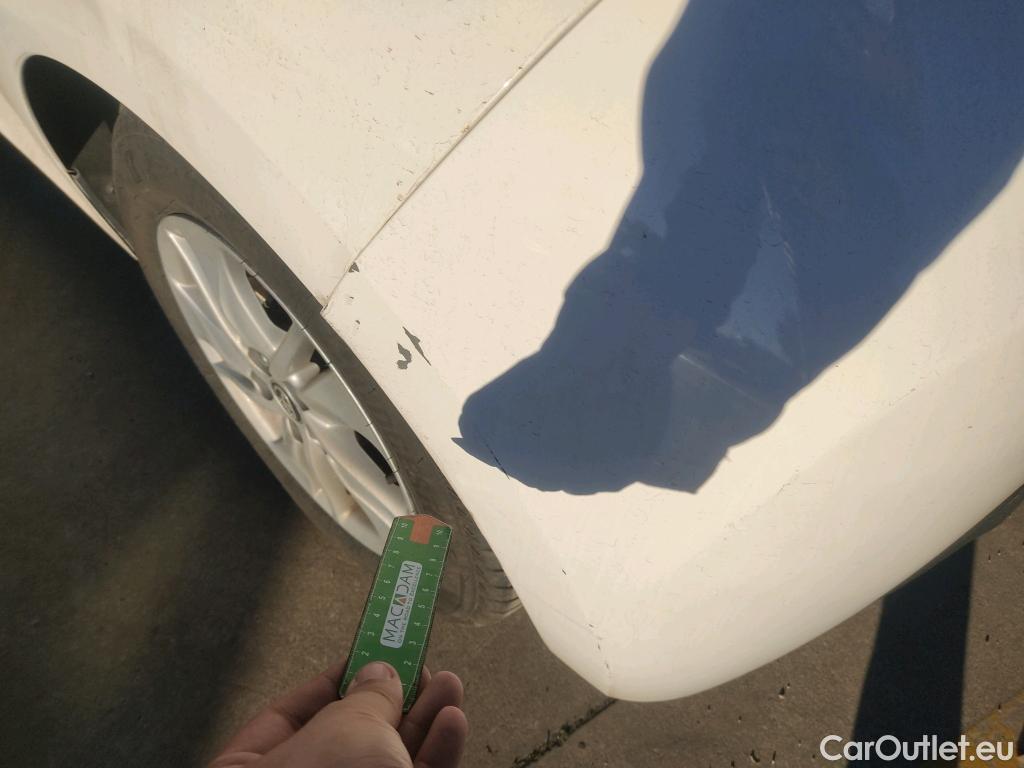  Toyota  Yaris TOYOTA  / 2020 / 5P / berlina con portón 1.5 120H Business Plus #9