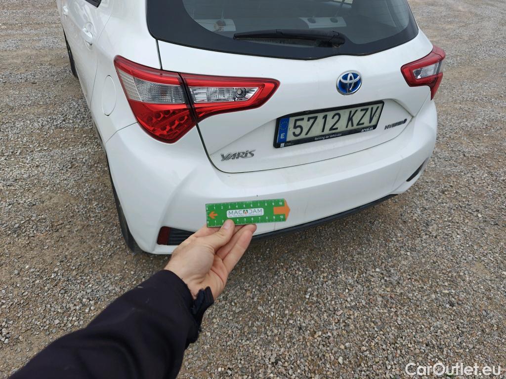  Toyota  Yaris TOYOTA  / 2017 / 5P / berlina con portón 1.5 100H Active Tech #1