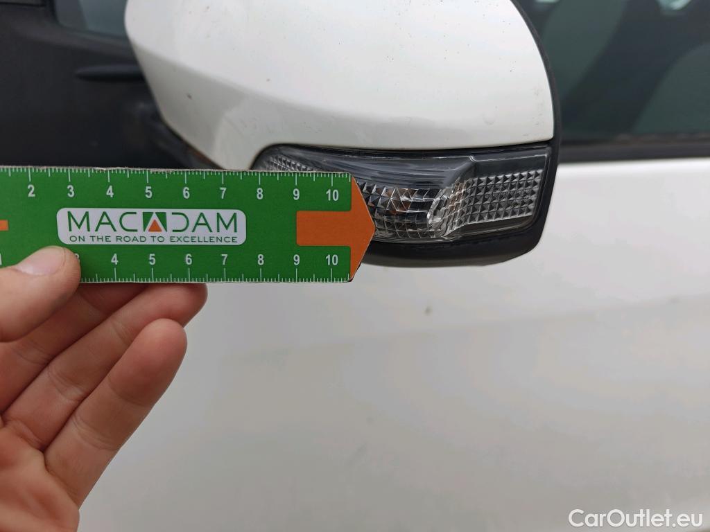  Toyota  Yaris TOYOTA  / 2017 / 5P / berlina con portón 1.5 100H Active Tech #18