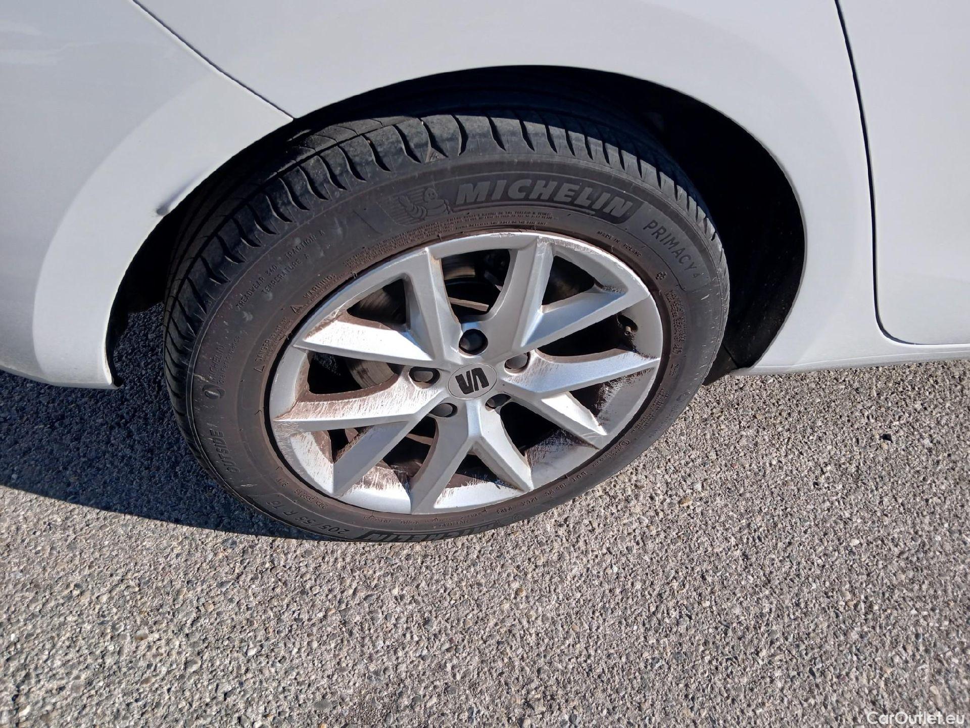  Land Rover  Discovery SEAT Nuevo León / 2020 / 5P / berlina con portón 2.0 TDI 85kW S&S Style Go (AC3) #23