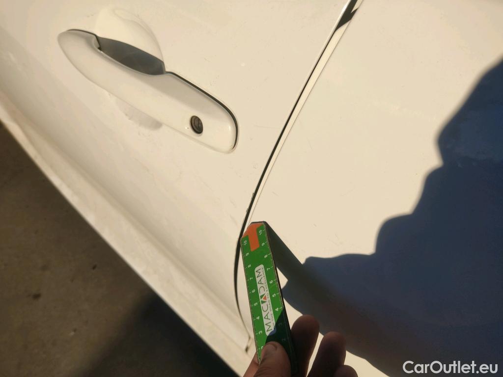  Toyota  Yaris TOYOTA  / 2020 / 5P / berlina con portón 1.5 120H Business Plus #15