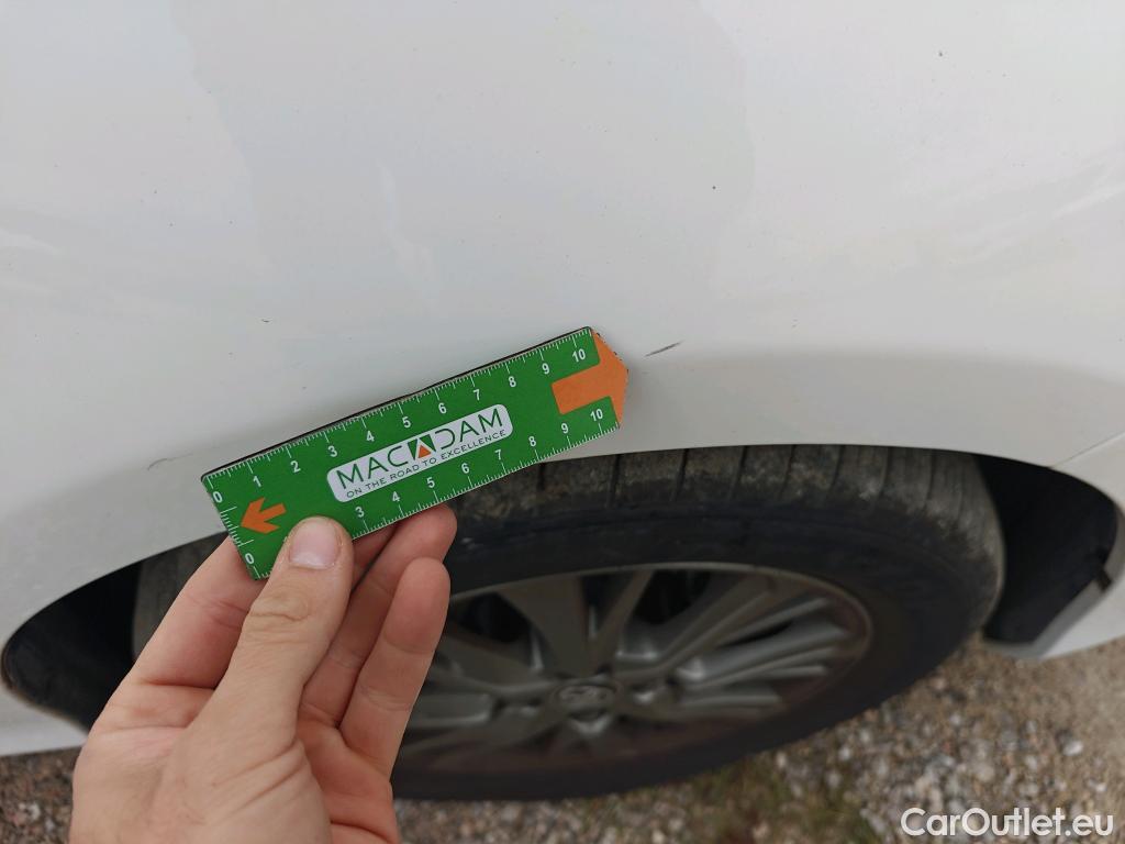  Toyota  Yaris TOYOTA  / 2017 / 5P / berlina con portón 1.5 100H Active Tech #34