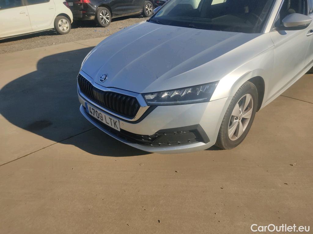  Skoda  Octavia SKODA  / 2020 / 5P / familiar Combi 2.0 TDI 110kW(150CV) DSG Ambition #21