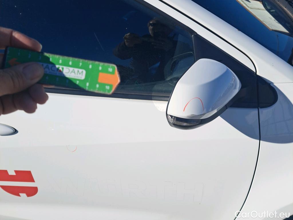  Toyota  Yaris TOYOTA  / 2020 / 5P / berlina con portón 1.5 120H Business Plus #16