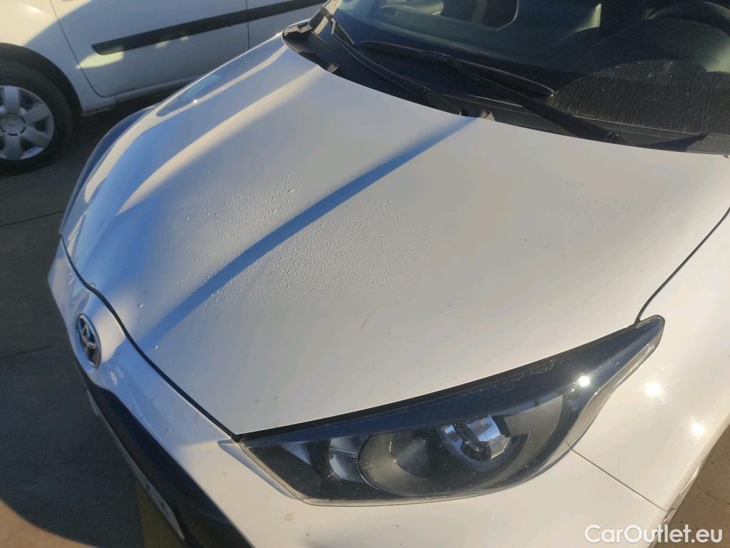  Toyota  Yaris TOYOTA  / 2020 / 5P / berlina con portón 1.5 120H Business Plus #20