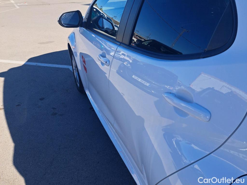  Toyota  Yaris TOYOTA  / 2020 / 5P / berlina con portón 1.5 120H Business Plus #8