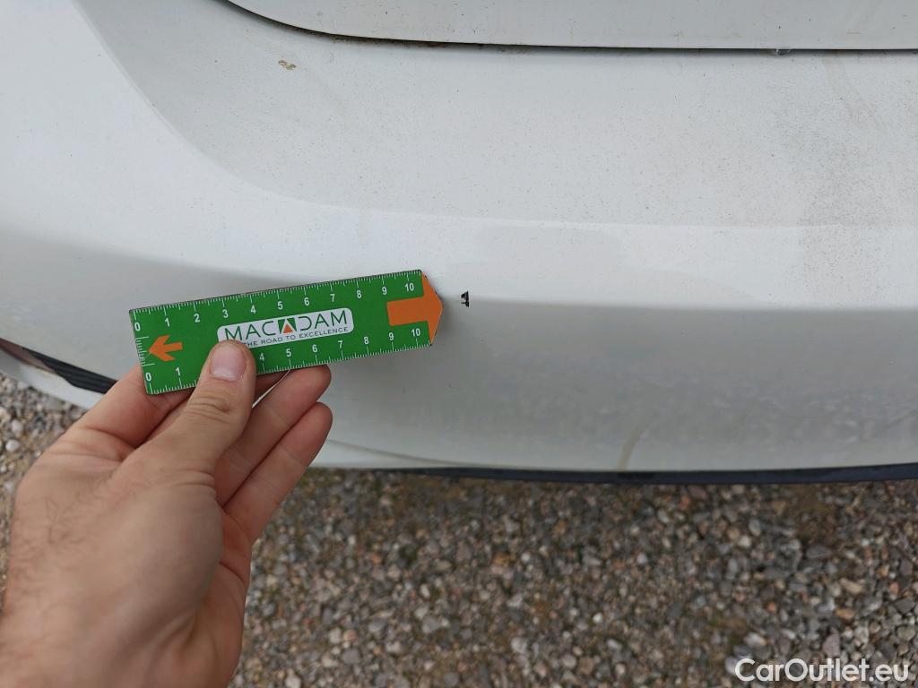  Toyota  Yaris TOYOTA  / 2017 / 5P / berlina con portón 1.5 100H Active Tech #3